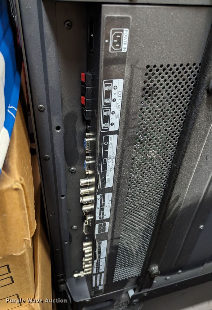 image for item LM9906 (3) Samsung PPM50M5H8 televisions