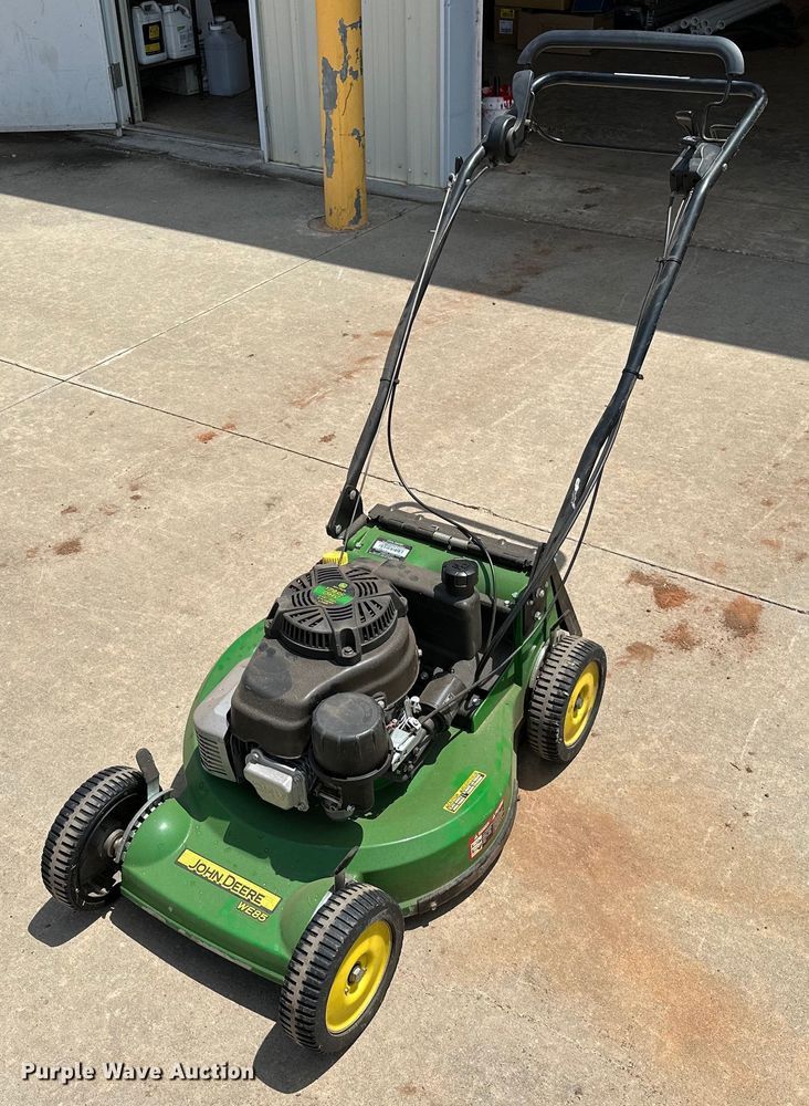 image for item LM9909 John Deere WE85  lawn mower