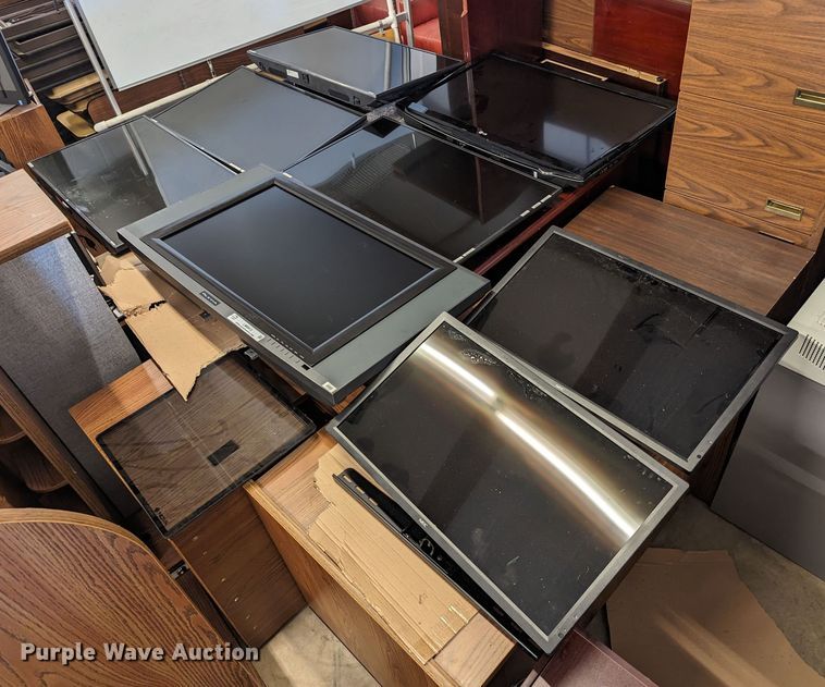 image for item LM9913 (8) televisions