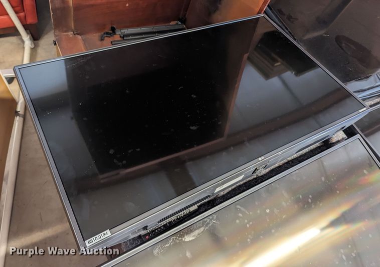 image for item LM9913 (8) televisions