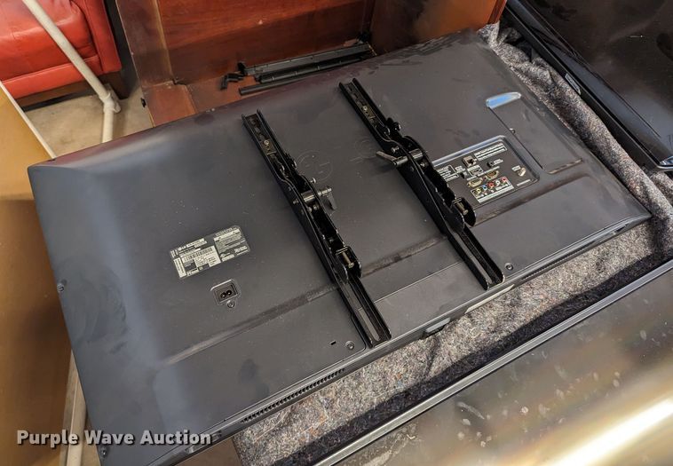 image for item LM9913 (8) televisions