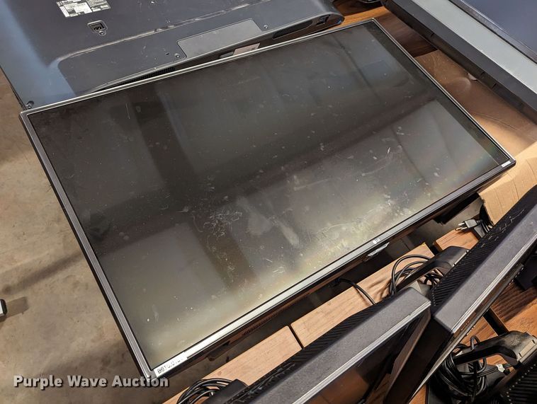 image for item LM9913 (8) televisions