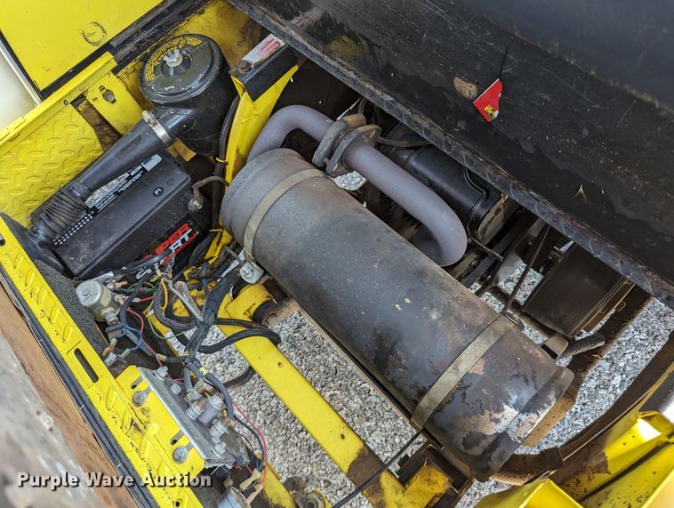 image for item LM9934 EZ GO GXI-800  utility vehicle