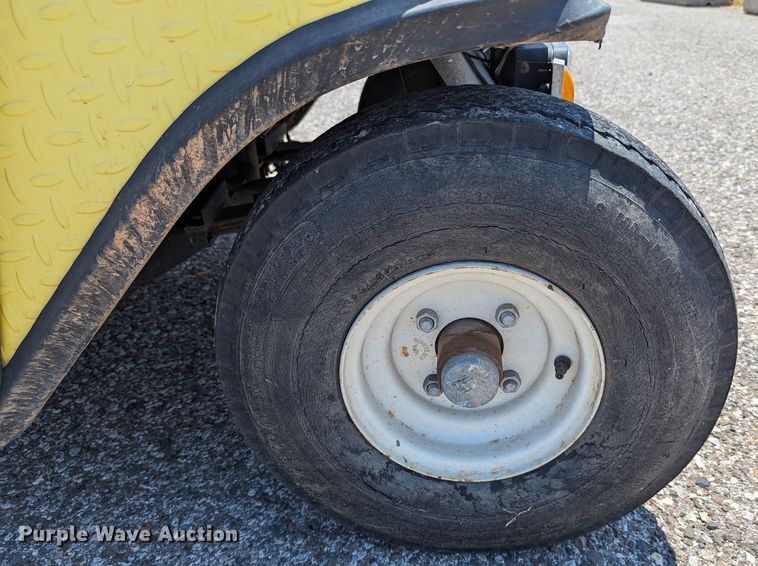 image for item LM9934 EZ GO GXI-800  utility vehicle