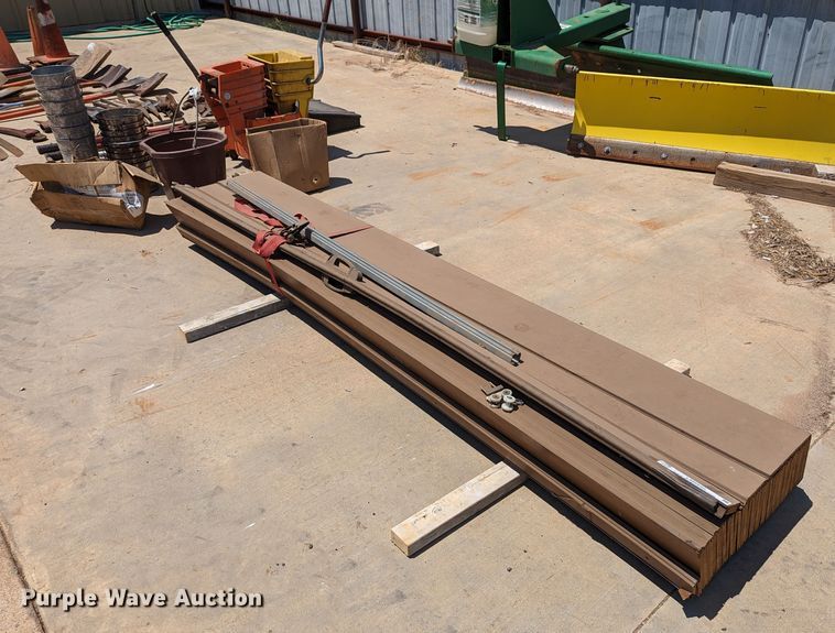 image for item LM9940 Folding partition