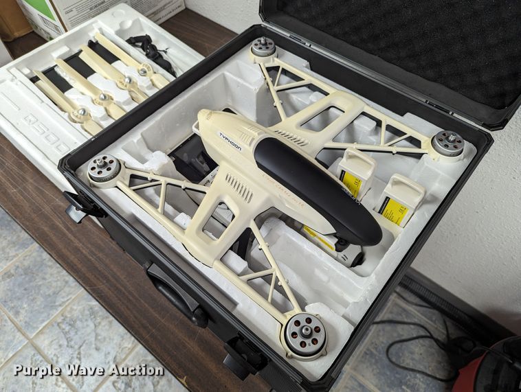 image for item LM9942 Yuneec Typhoon Q500+  drone