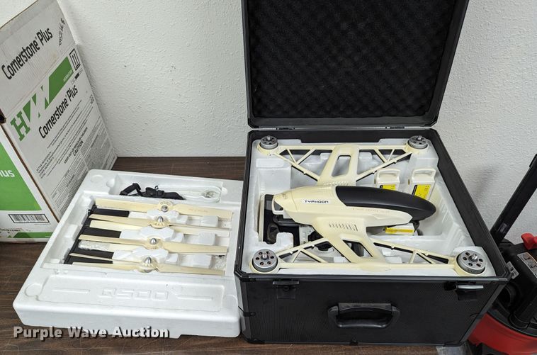image for item LM9942 Yuneec Typhoon Q500+  drone