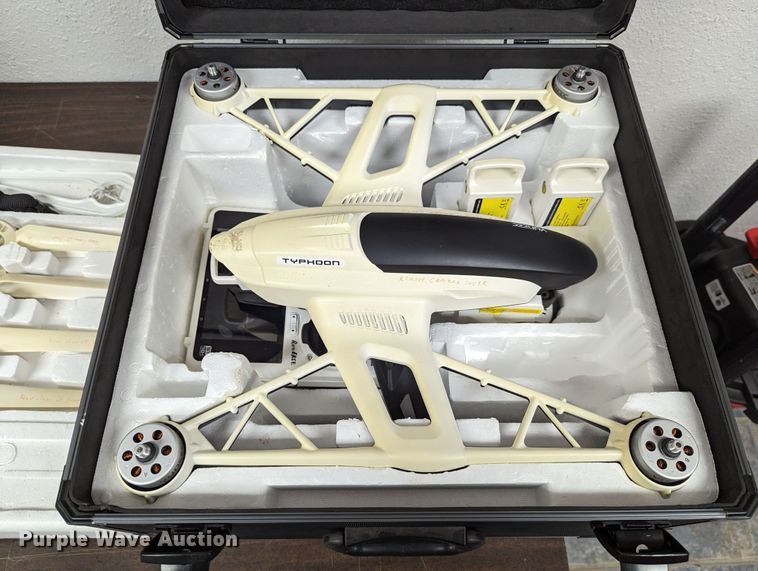 image for item LM9942 Yuneec Typhoon Q500+  drone