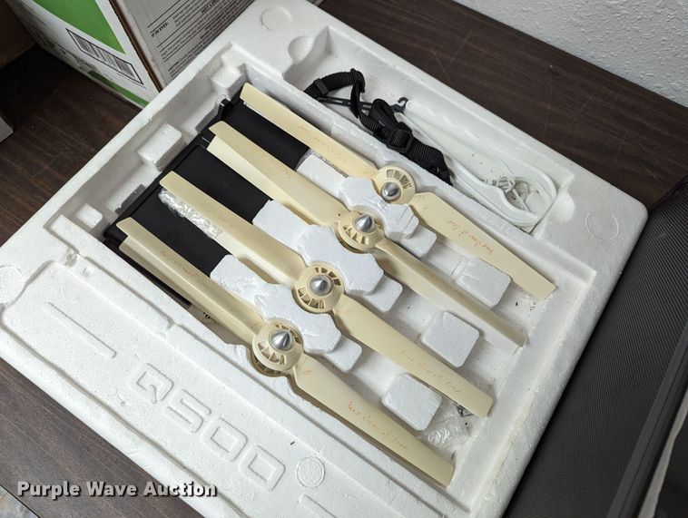 image for item LM9942 Yuneec Typhoon Q500+  drone