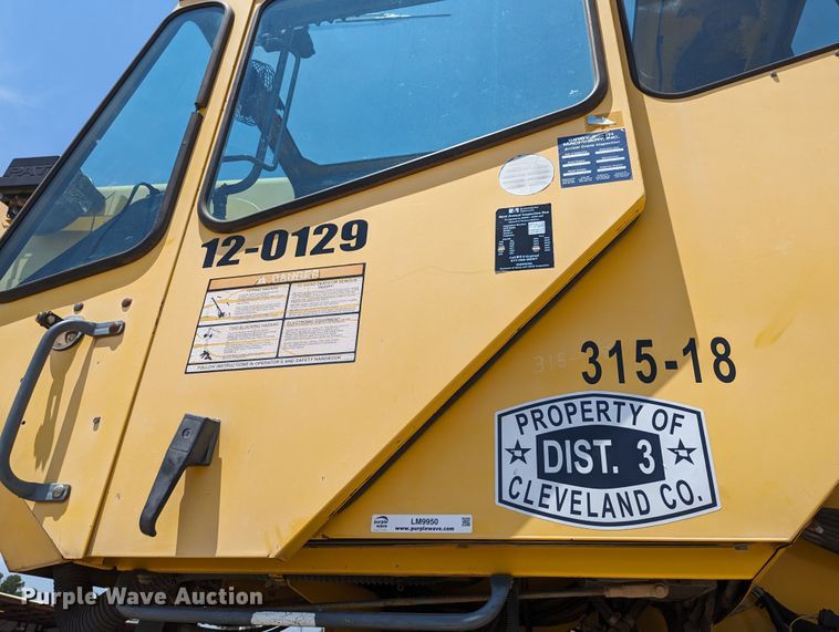 image for item LM9950 2002 Grove RT700E  crane