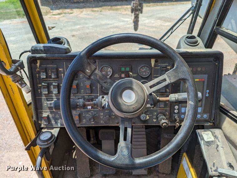 image for item LM9950 2002 Grove RT700E  crane