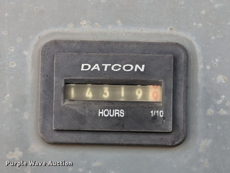 image for item LM9950 2002 Grove RT700E  crane