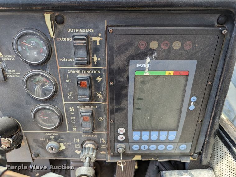 image for item LM9950 2002 Grove RT700E  crane