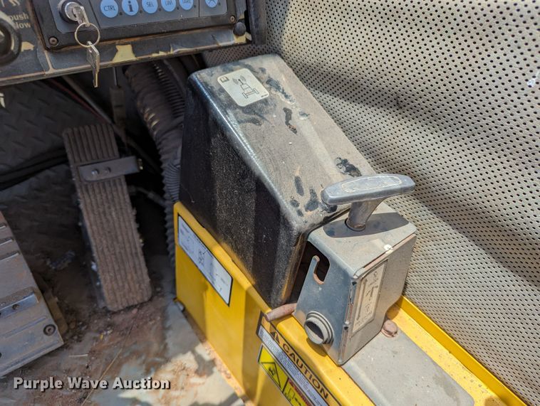 image for item LM9950 2002 Grove RT700E  crane