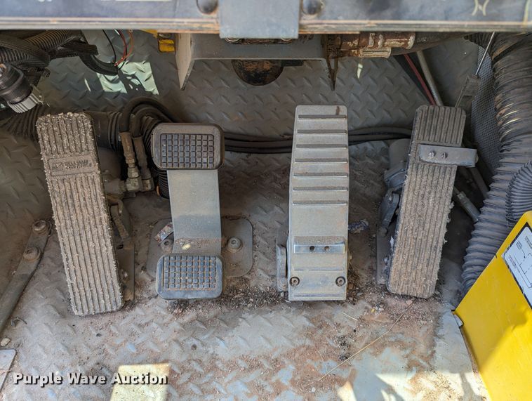 image for item LM9950 2002 Grove RT700E  crane