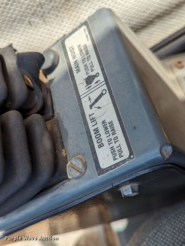 image for item LM9950 2002 Grove RT700E  crane