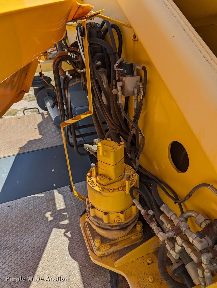 image for item LM9950 2002 Grove RT700E  crane