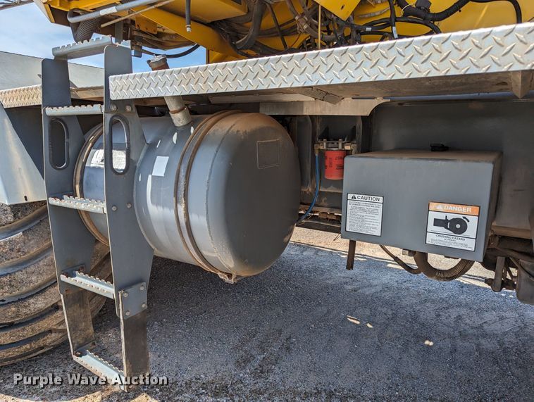 image for item LM9950 2002 Grove RT700E  crane