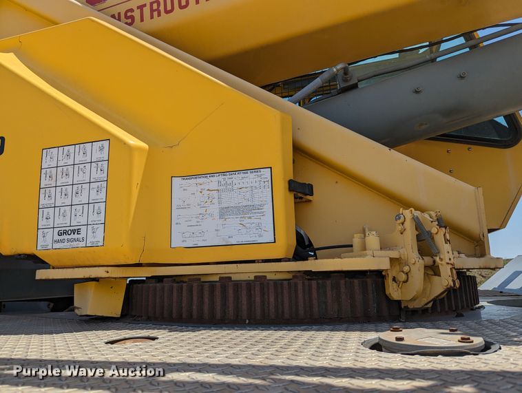 image for item LM9950 2002 Grove RT700E  crane