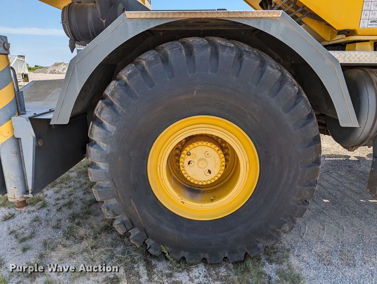 image for item LM9950 2002 Grove RT700E  crane