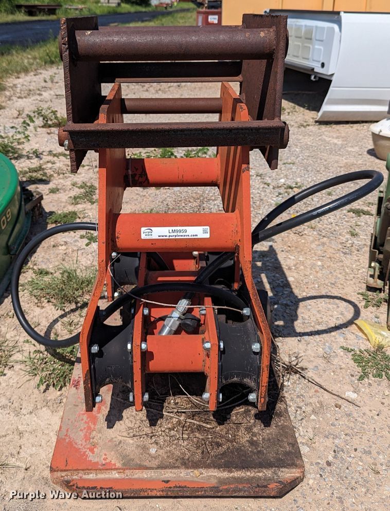 image for item LM9959 Plate compactor