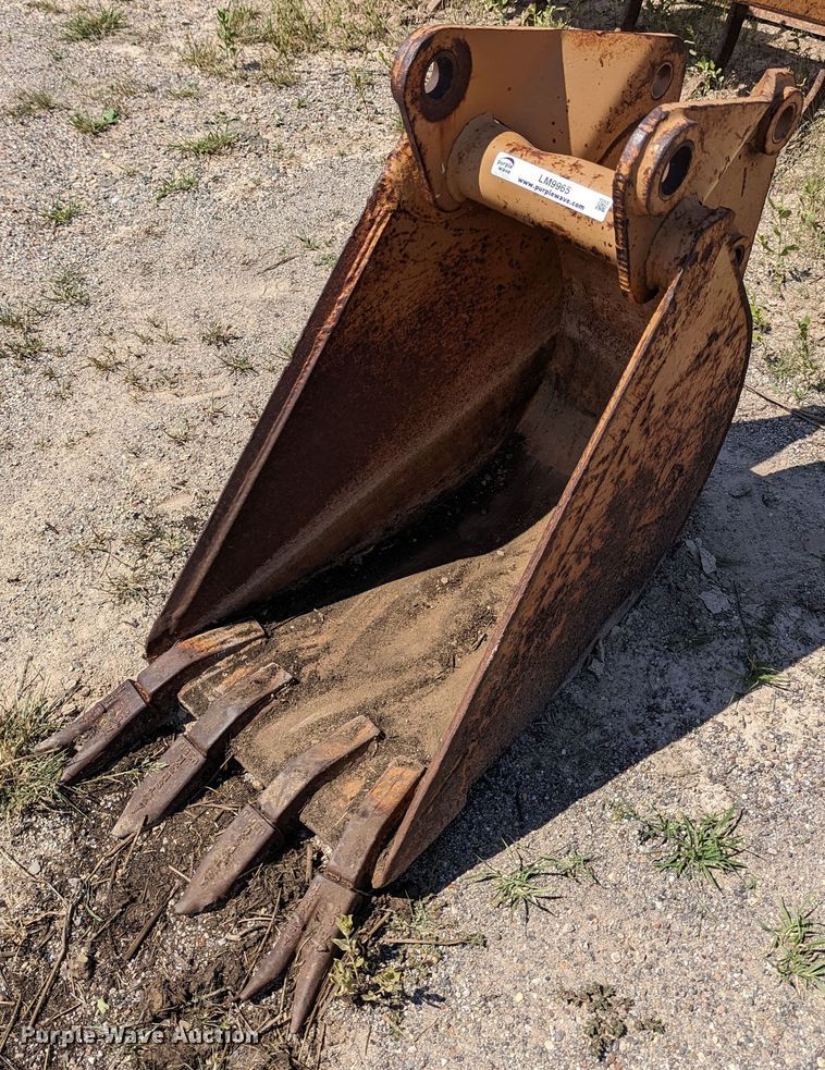 image for item LM9965 18"W backhoe bucket