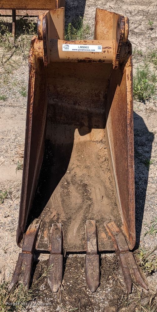 image for item LM9965 18"W backhoe bucket