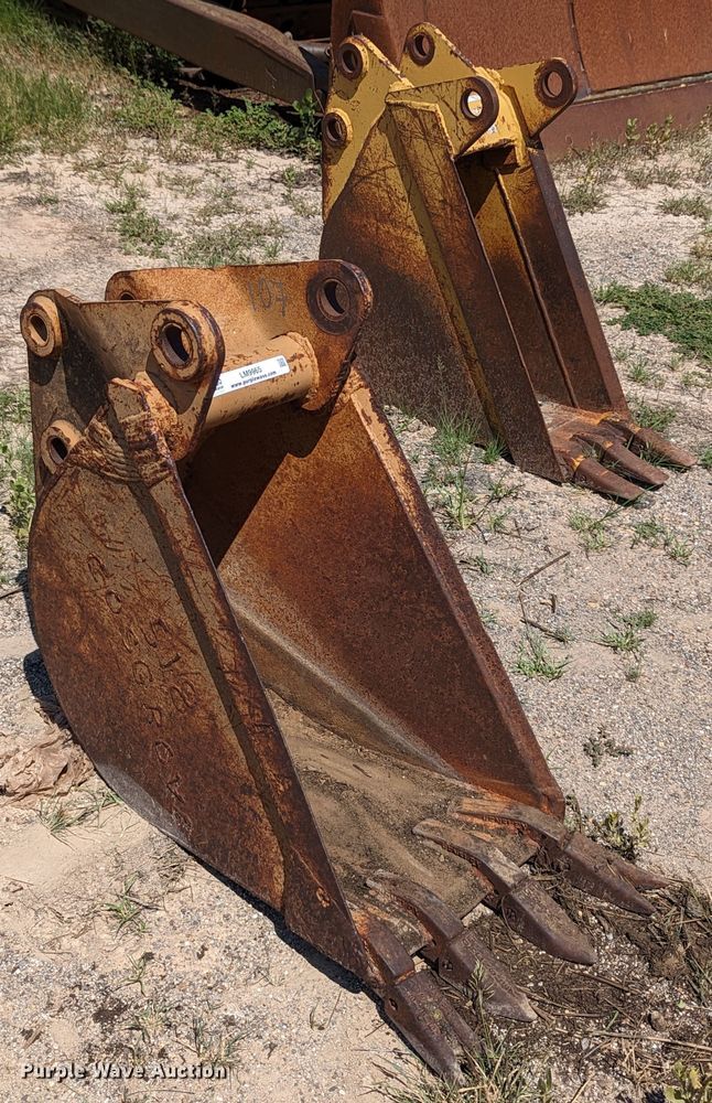 image for item LM9965 18"W backhoe bucket