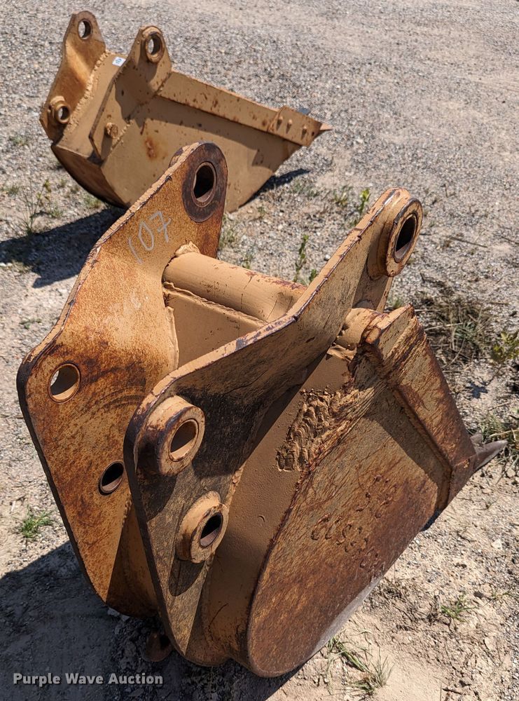 image for item LM9965 18"W backhoe bucket