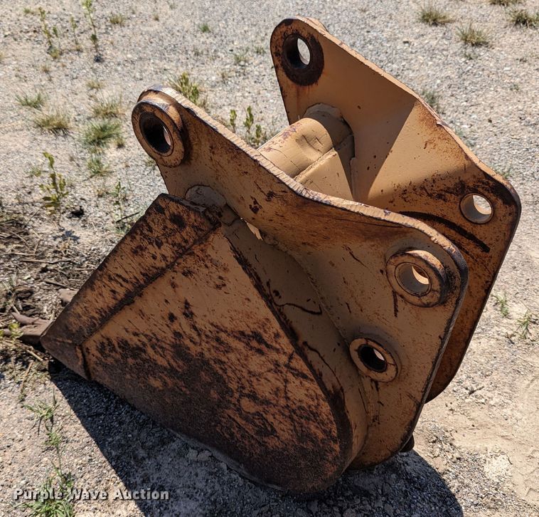 image for item LM9965 18"W backhoe bucket