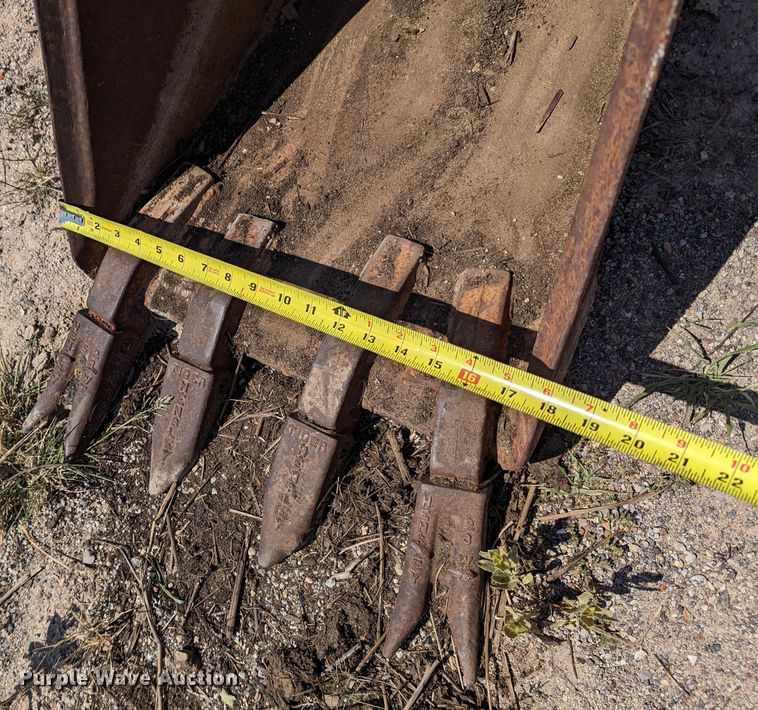 image for item LM9965 18"W backhoe bucket