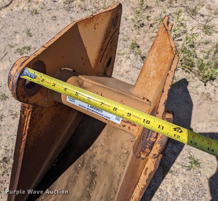 image for item LM9965 18"W backhoe bucket