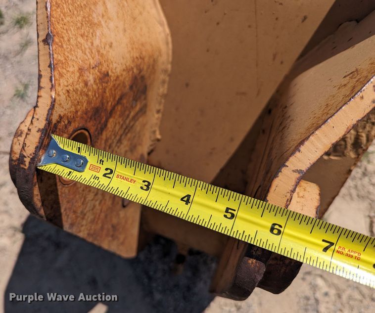 image for item LM9965 18"W backhoe bucket