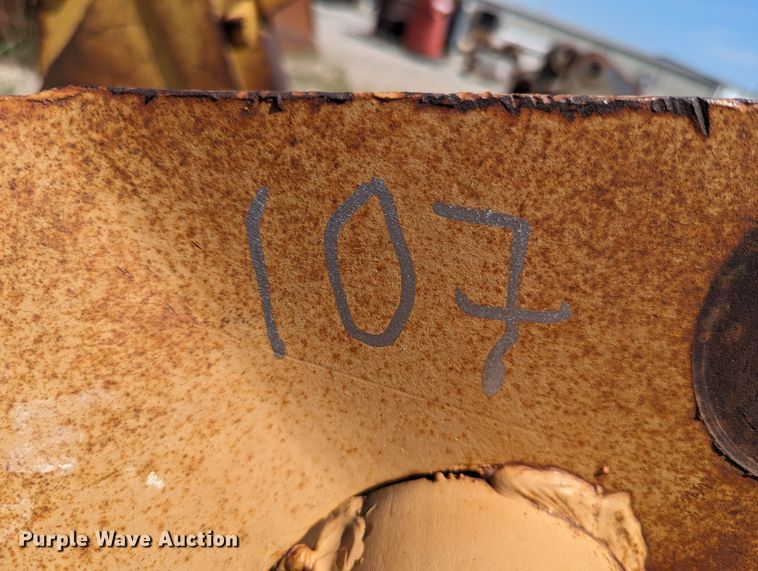 image for item LM9965 18"W backhoe bucket