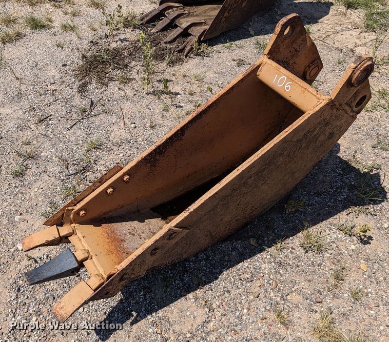 image for item LM9966 12"W backhoe bucket