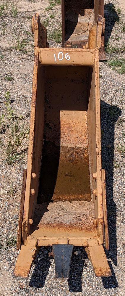 image for item LM9966 12"W backhoe bucket