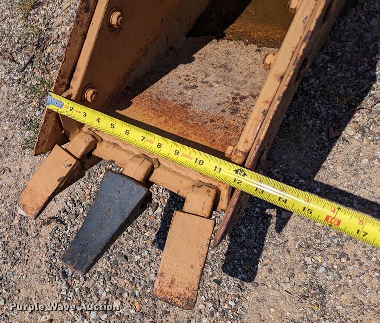 image for item LM9966 12"W backhoe bucket