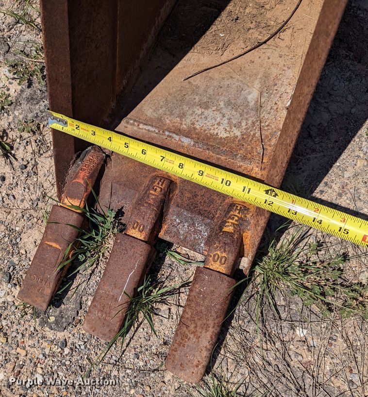 image for item LM9967 Cannon  12"W backhoe bucket