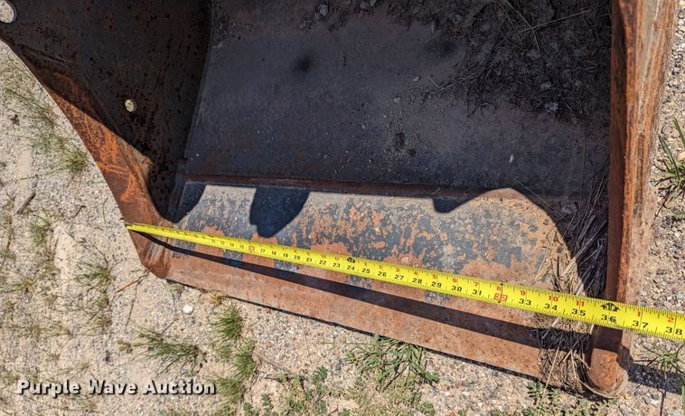 image for item LM9968 2006 Geith HD30  36"W excavator bucket