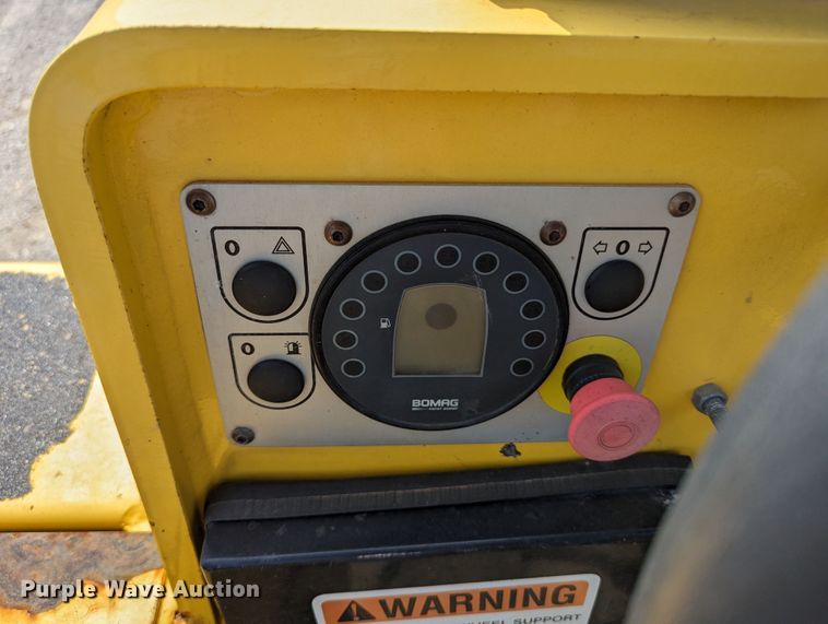 image for item LM9970 Bomag BW11RH  pneumatic roller