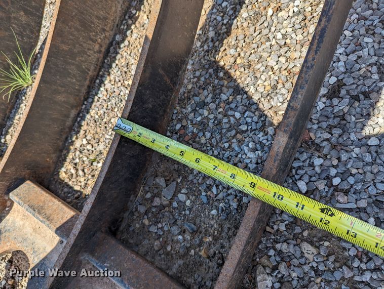 image for item LM9978 72"W skid steer grapple bucket