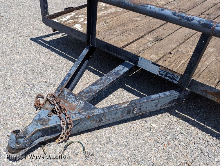 image for item LM9986 1999 Diamond C  Utility trailer