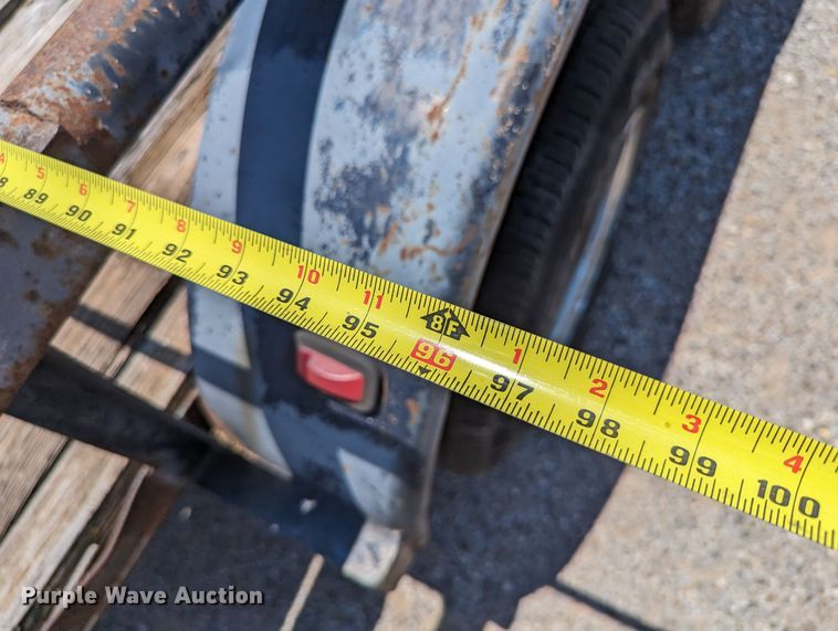 image for item LM9986 1999 Diamond C  Utility trailer