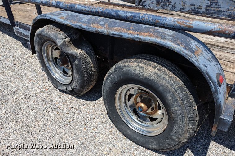 image for item LM9986 1999 Diamond C  Utility trailer