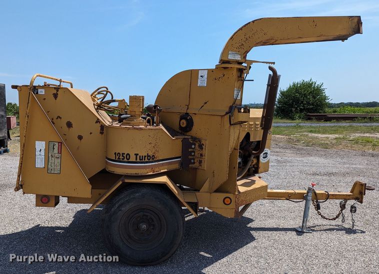 image for item LM9988 1992 Vermeer 1250BC  wood chipper