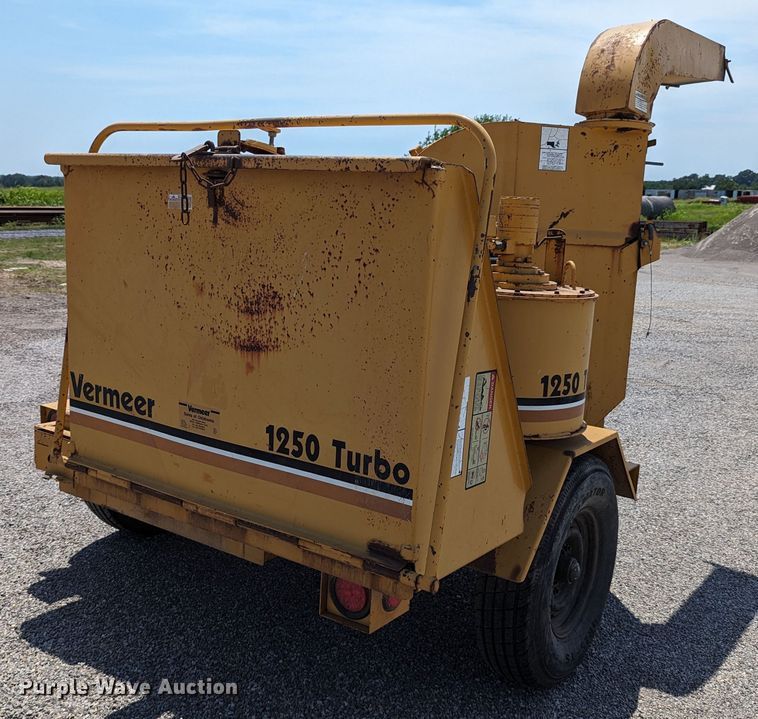 image for item LM9988 1992 Vermeer 1250BC  wood chipper