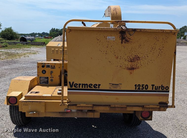 image for item LM9988 1992 Vermeer 1250BC  wood chipper
