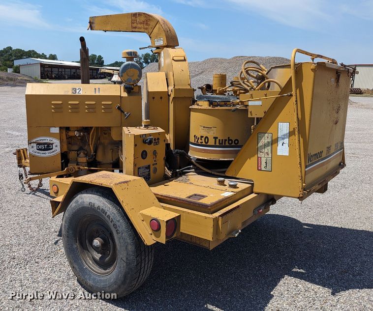 image for item LM9988 1992 Vermeer 1250BC  wood chipper