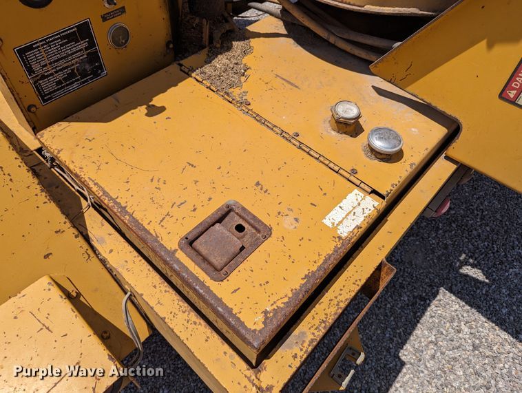 image for item LM9988 1992 Vermeer 1250BC  wood chipper