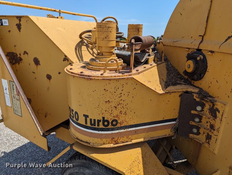 image for item LM9988 1992 Vermeer 1250BC  wood chipper